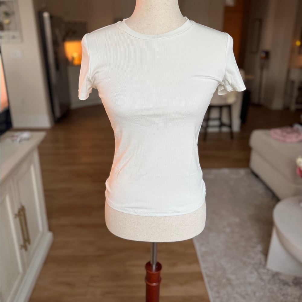 Lulu's White Ribbed Short Sleeve Crewneck Tee